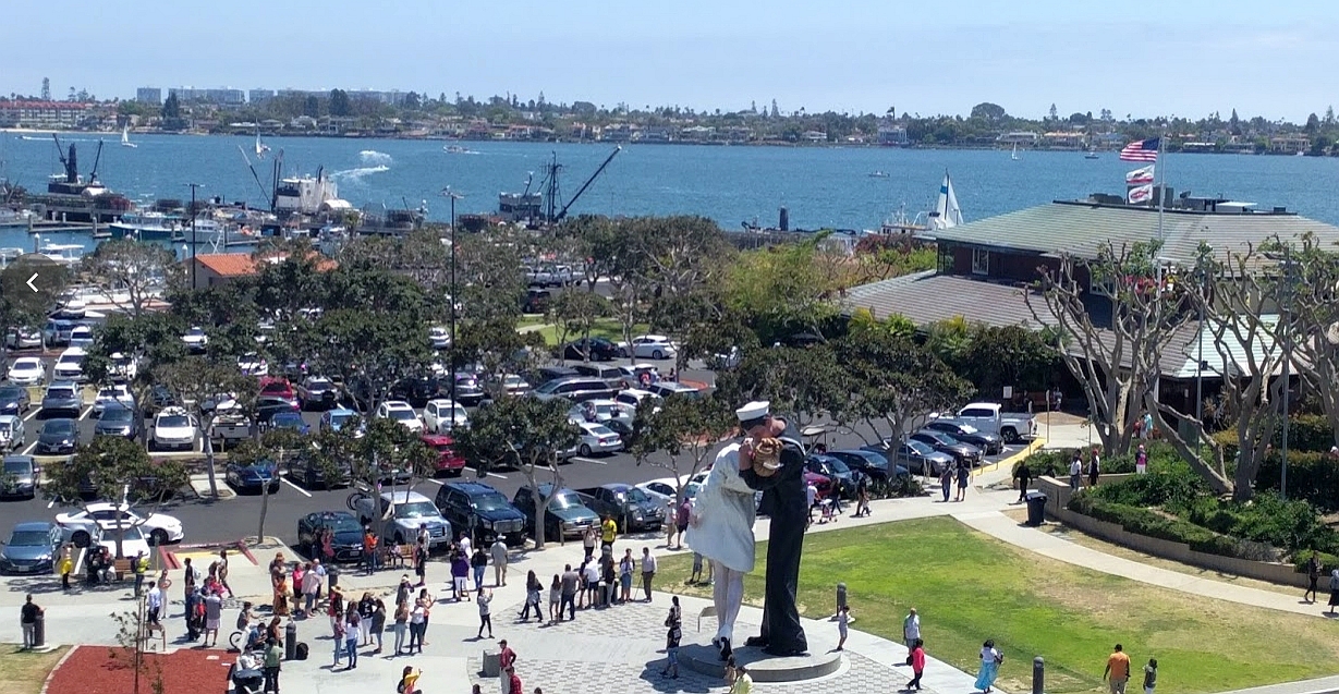 San Diego kiss