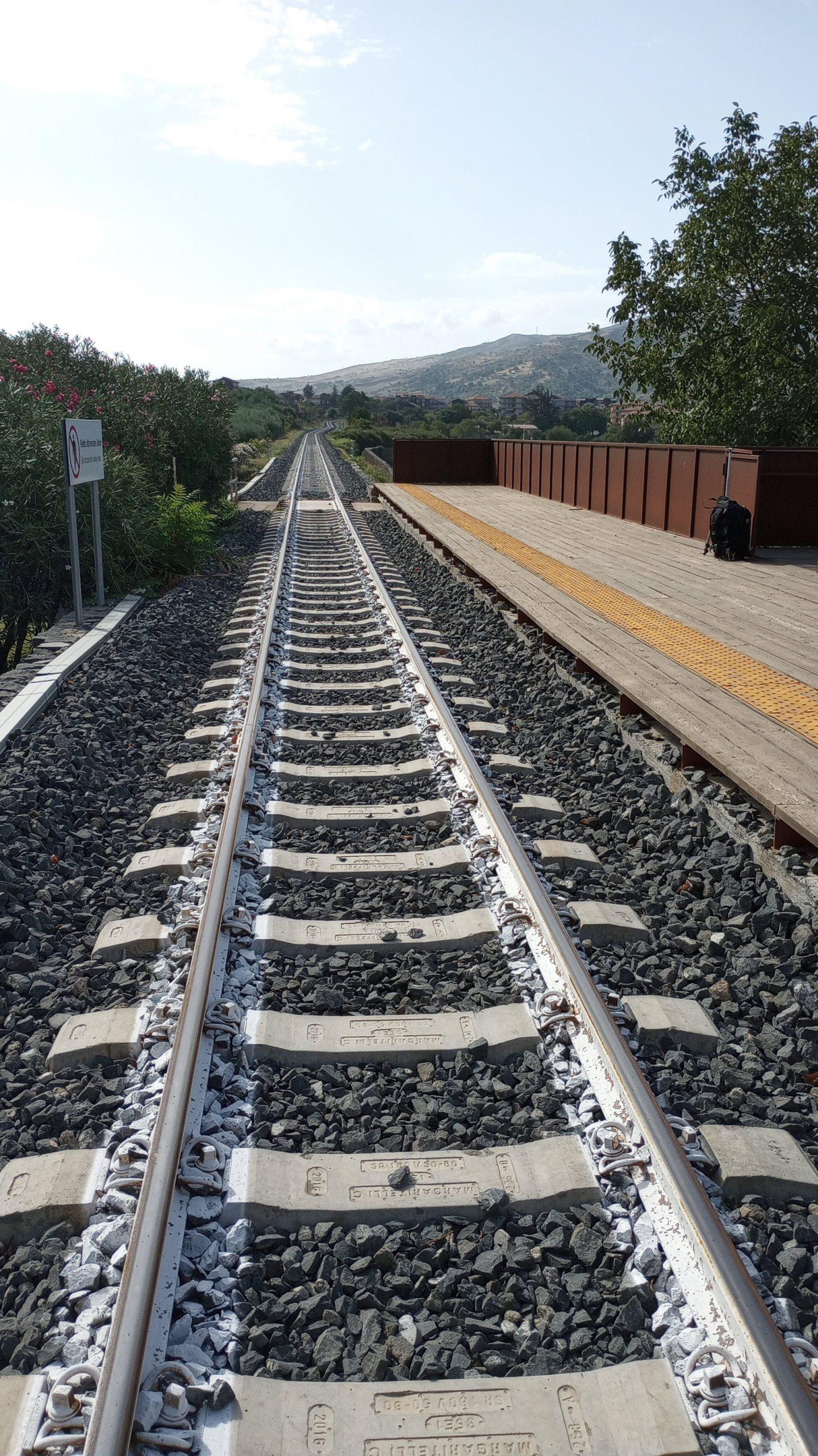 Tenute San Lorenzo station tracks